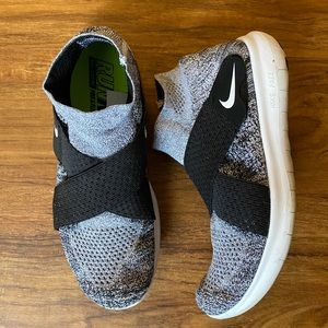 Nike Free Run Motion Fly Knit Sneakers